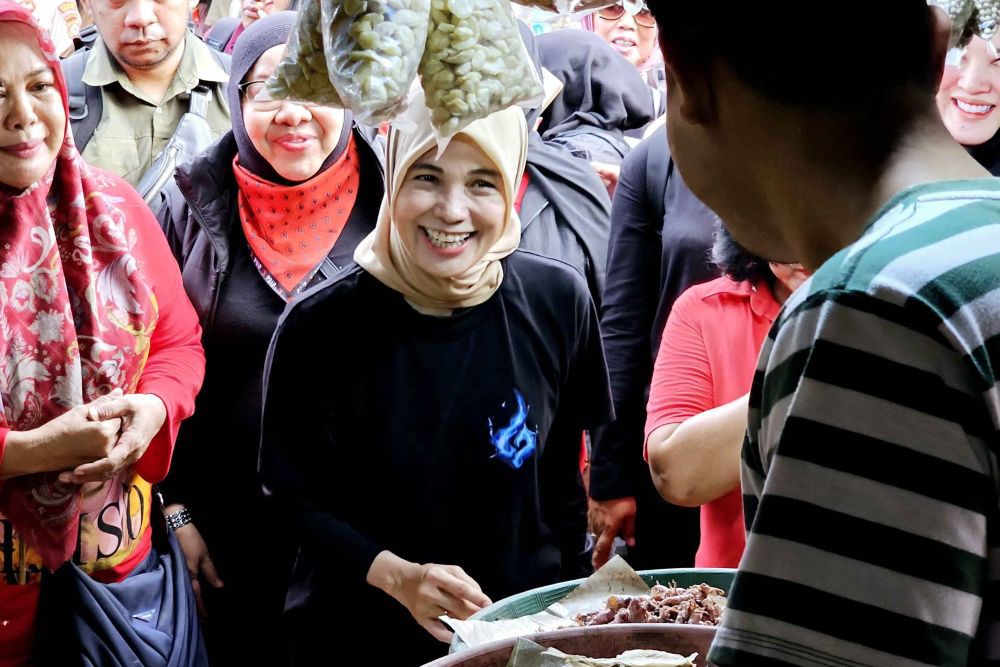 Siti Atikoh dan Hasto Antusias Senam Ganjar Bersama Emak-emak Semarang