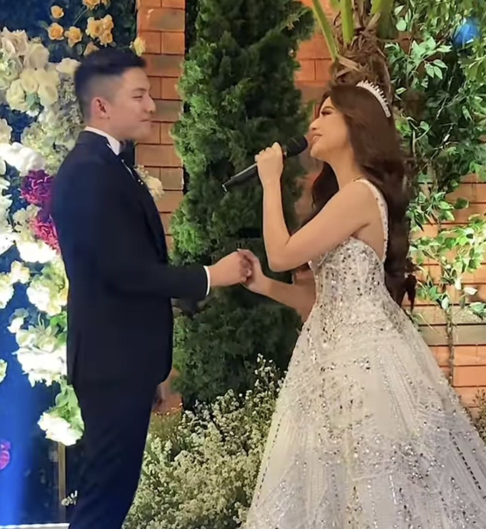 7 Dekorasi Resepsi Pernikahan Anggi Marito, Bertema Natural