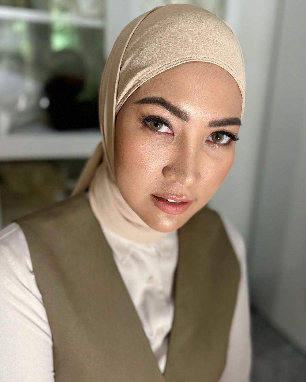 Siapa Steffy Burase, Model yang Bercerai dari Mantan Gubenur Aceh