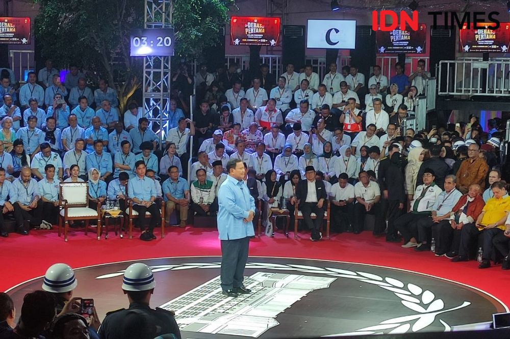 Relawan Prabowo-Gibran di Jabar Ramaikan Nobar Debat Perdana