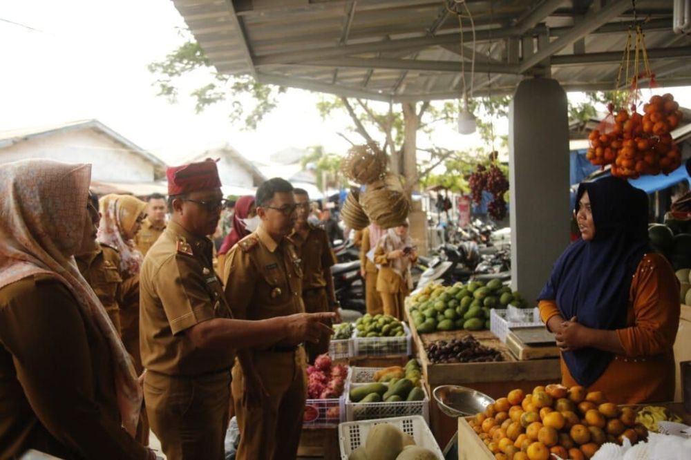 Intip Harga Bahan Pangan di Pasar Tradisional Lamsel Jelang Nataru