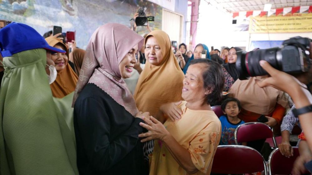 Siti Atikoh dan Hasto Antusias Senam Ganjar Bersama Emak-emak Semarang