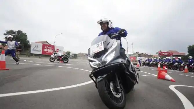 Instruktur Safety Riding Honda Unjuk Gigi di Kompetisi Internasional