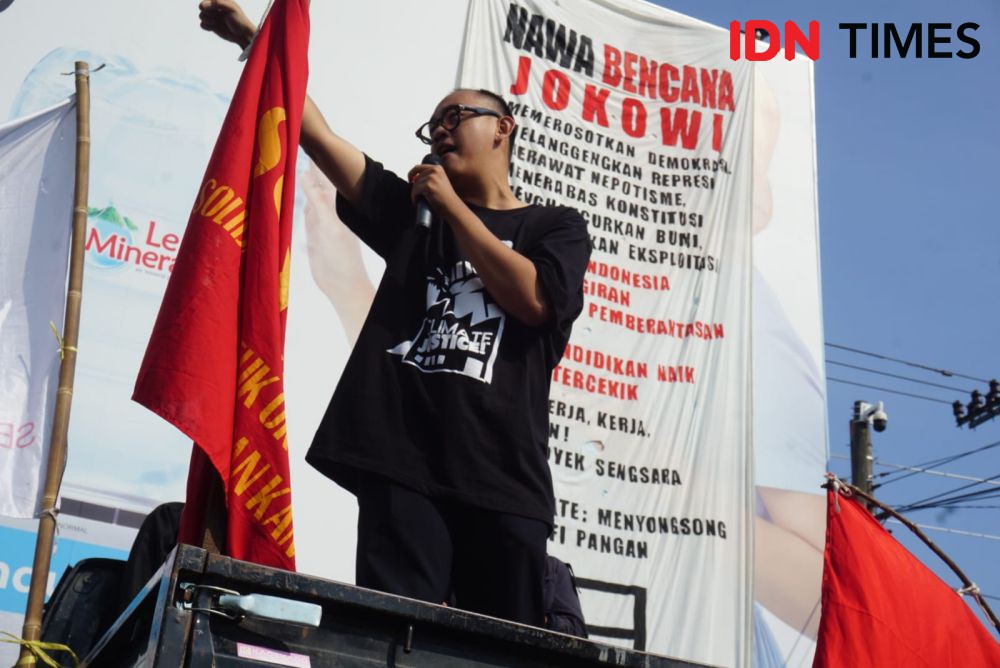 Aksi Gejayan Memanggil Pasang Spanduk Raksasa Nawa Bencana Jokowi