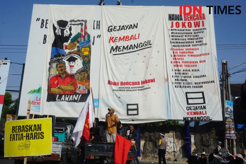 Aksi Gejayan Memanggil Pasang Spanduk Raksasa Nawa Bencana Jokowi