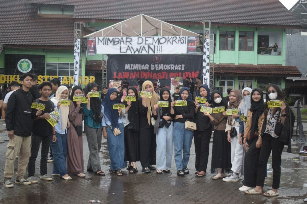 Mahasiswa Makassar Serukan Lawan Dinasti Politik di Mimbar Demokrasi