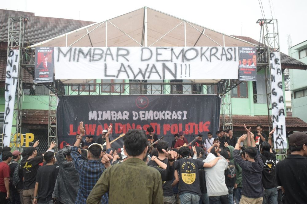 Mahasiswa Makassar Serukan Lawan Dinasti Politik di Mimbar Demokrasi
