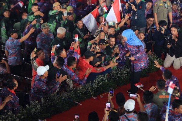 Mengaku Nyaman, Khofifah Pilih Emil Dardak Lagi Maju di Pilgub Jatim