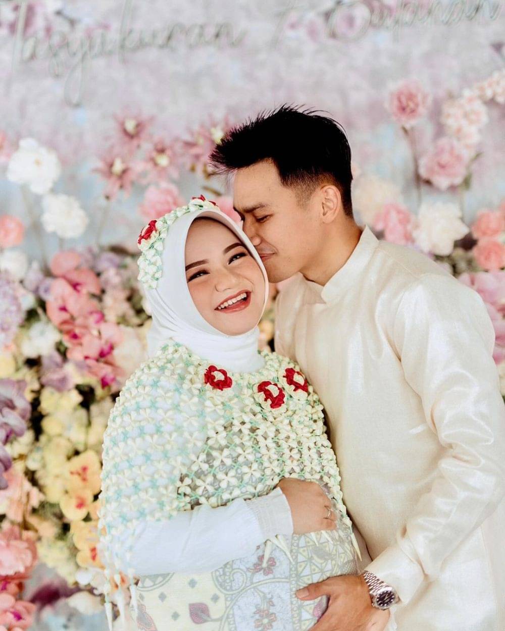 7 Momen Tasyakuran Tujuh Bulanan Istri Witan Sulaeman