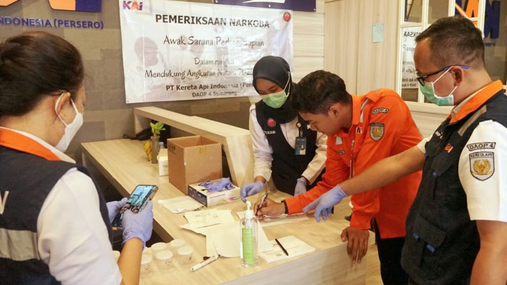 Tugas Nataru, Masinis dan Kondektur KA di Semarang Dites Narkoba