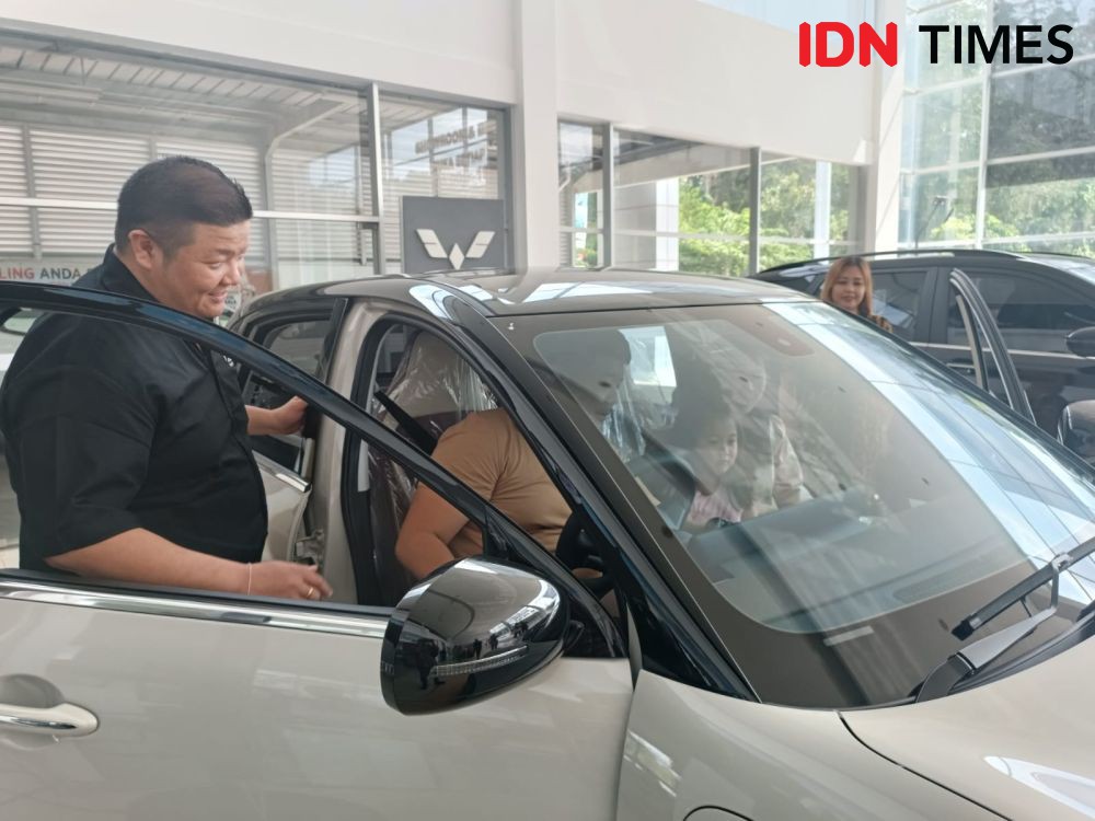 Wuling Arista Serahkan Unit Binguo EV ke Pembeli Pertama di Lampung