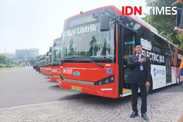 Transjakarta Resmi Operasikan 100 Bus Listrik Tahun Ini