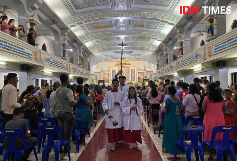 Hujan saat Malam Natal di Medan, Ratusan Jemaat Misa di Velangkanni 