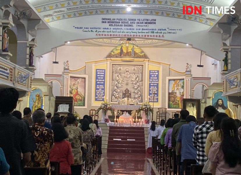 11 Potret Khidmat Misa Malam Natal 2023 di Gereja Velangkanni Medan