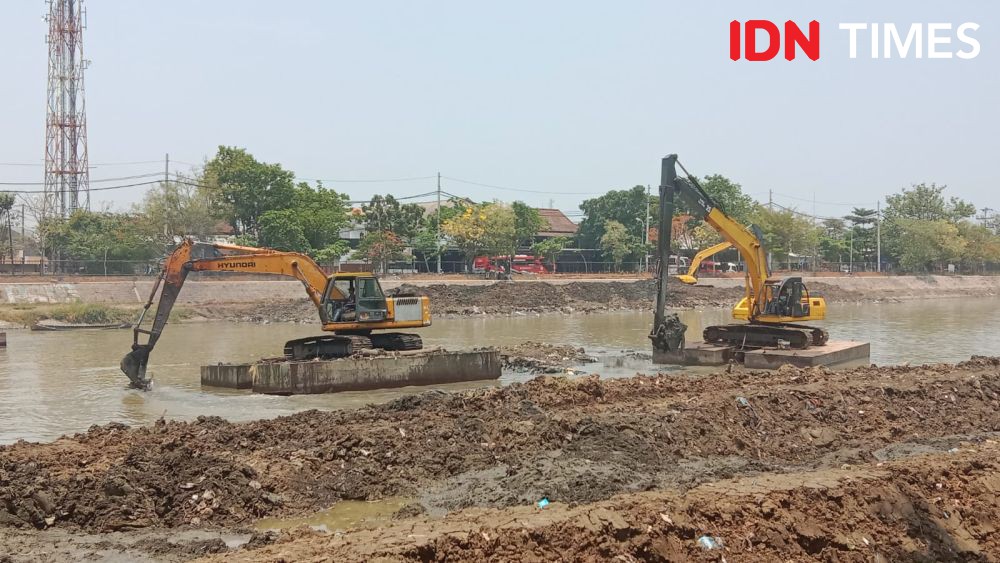 Proyek Tanggul Laut Semarang Pakai Tanah Sedimentasi Sungai Banjir Kanal Barat