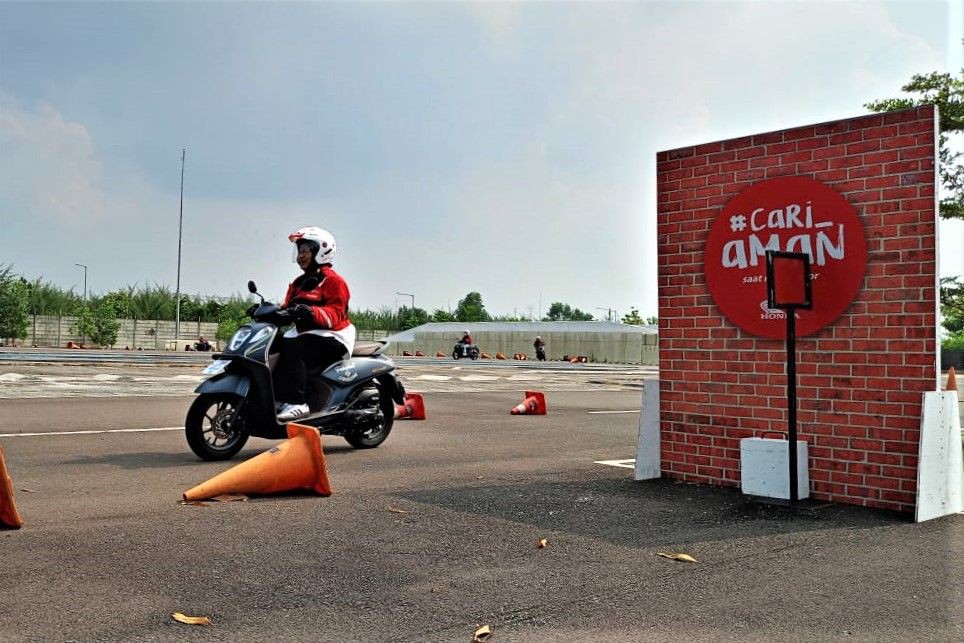 Hari Ibu, 1.100 Perempuan di Indonesia Dapat Edukasi Safety Riding