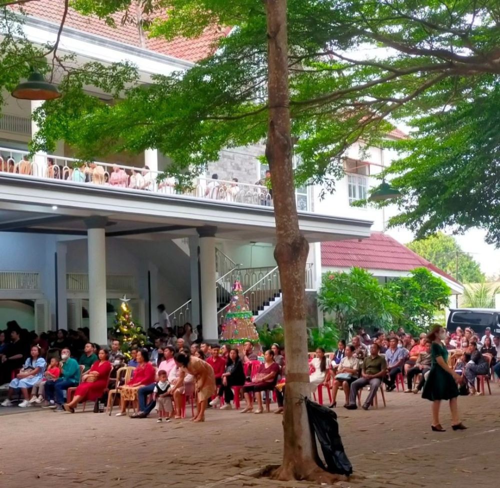 Keren! Gereja Hati Kudus Metro Olah Limbah jadi Pohon Natal Cantik