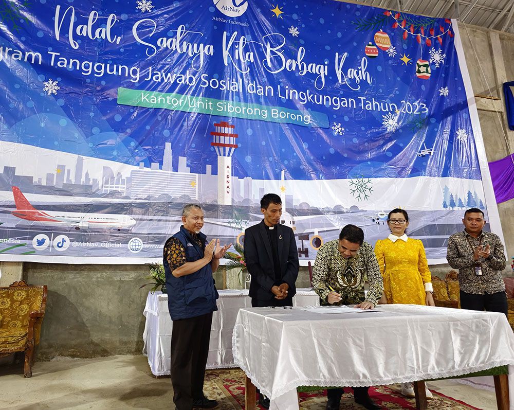 Peringati Natal dan Tahun Baru, AirNav Indonesia Berbagi ke Masyarakat