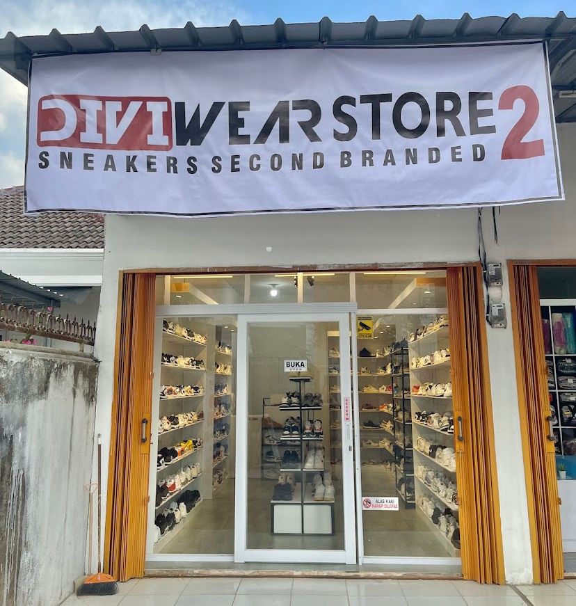 5 Rekomendasi Toko Sepatu Second Branded di Lampung, Harga Miring!