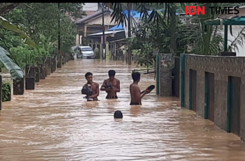 Potret Banjir di Balikpapan hingga 1,5 Meter