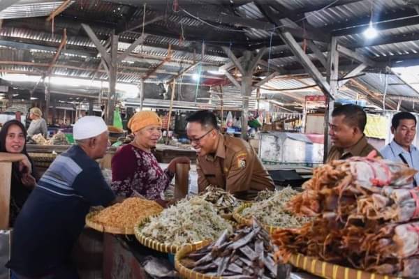 Pemkab Akan Rombak Total Seluruh Kepala Pasar Di Lotim