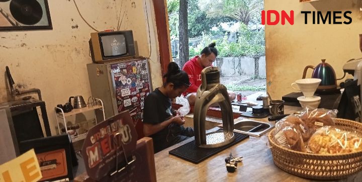 Coffee Shop Kekinian di Bima yang Berkonsep Jadul