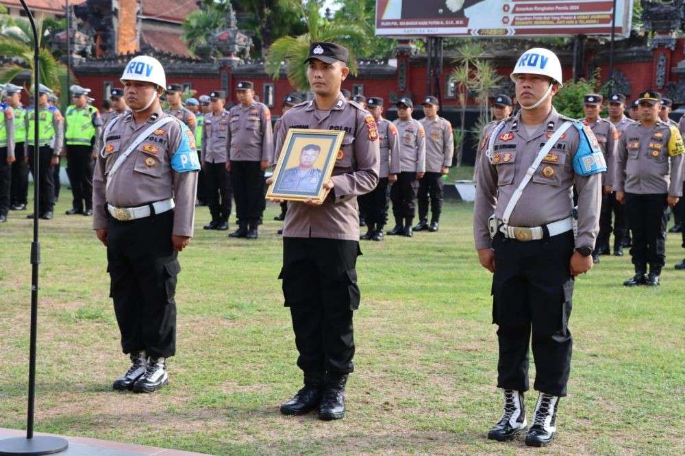 Terlibat Kasus, Pemecatan Polisi Di Buleleng Diwakili Foto