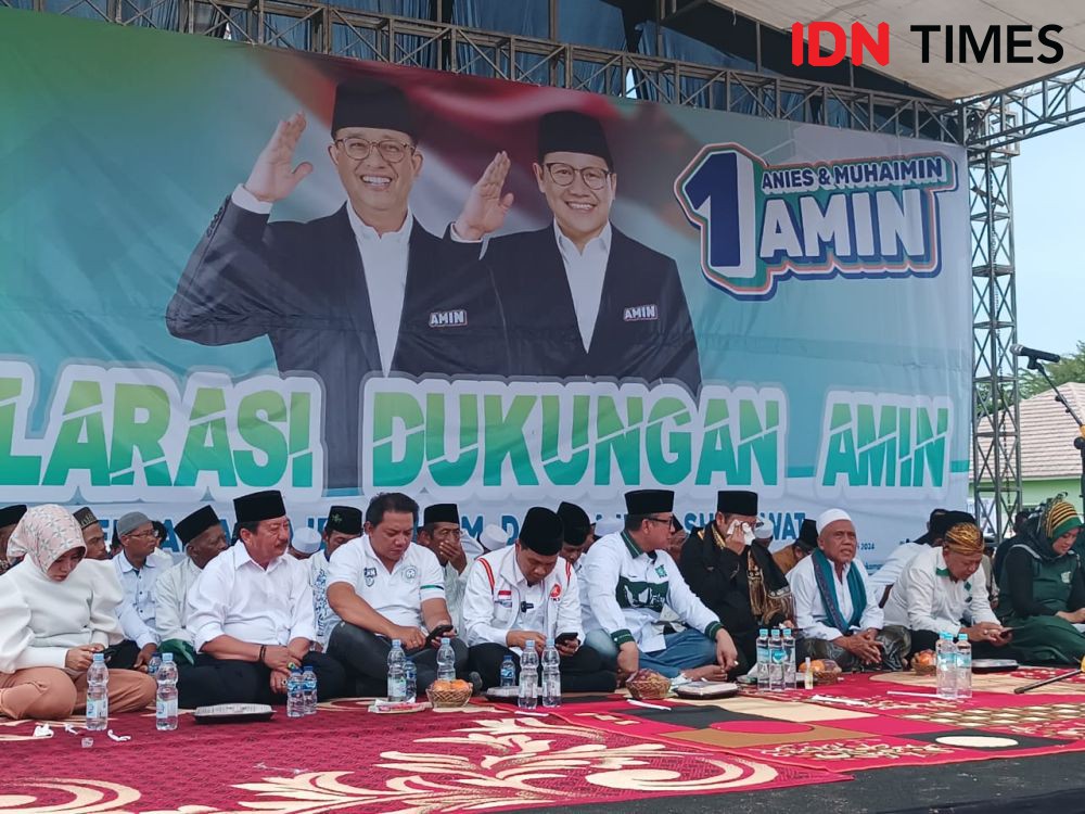 Cawapres Cak Imin Bersalawat Bersama Ribuan Warga di Lampung Timur