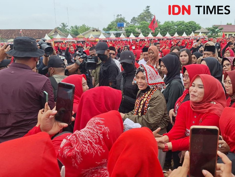 Sapa Emak-emak di Lampung, Siti Atikoh Ajak Pilih Ganjar-Mahfud