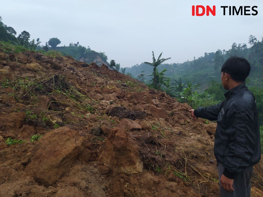 Sedang Berteduh, Petani di Bandung Barat Meninggal Tertimbun Longsor 