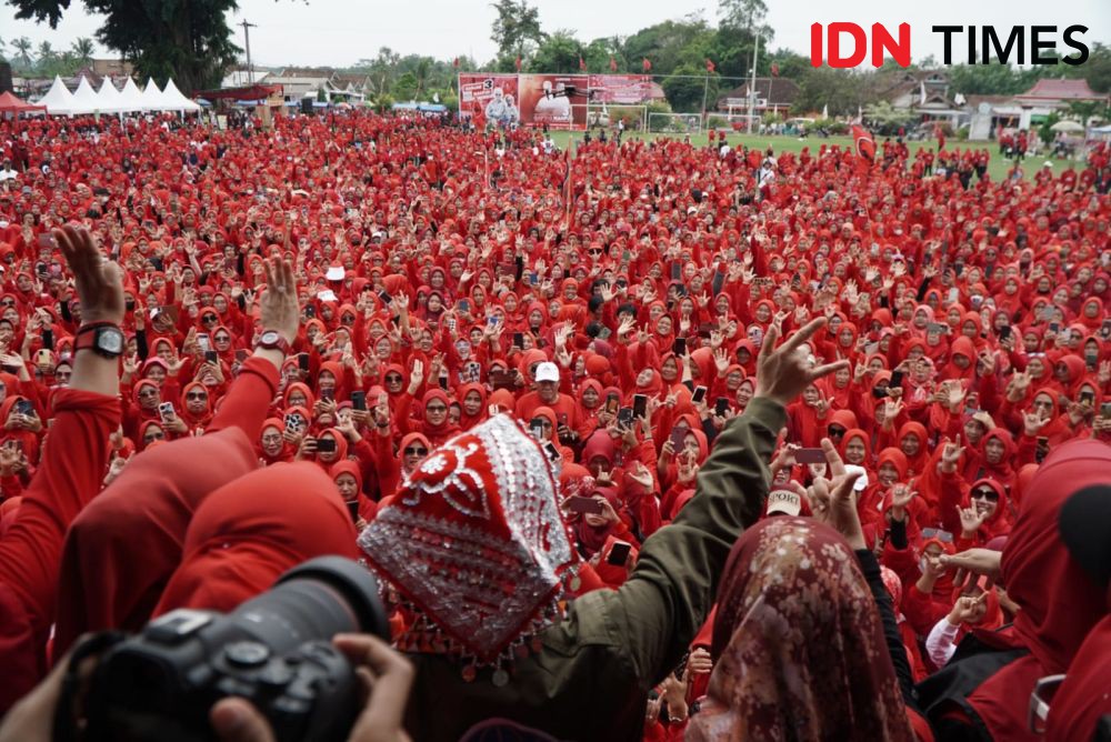 Sapa Emak-emak di Lampung, Siti Atikoh Ajak Pilih Ganjar-Mahfud