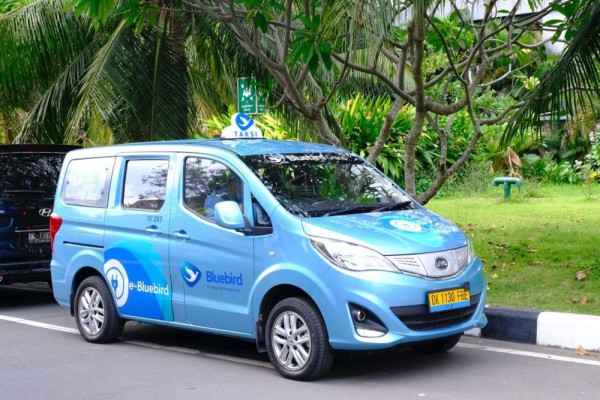 Jangan Sampai Tertipu, Begini Ciri Taksi Bluebird yang Asli!