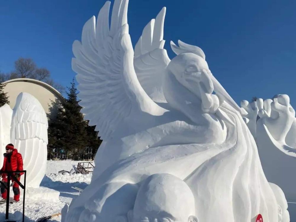 Pemuda Tabanan Juara Kompetisi Snow Sculpture di China