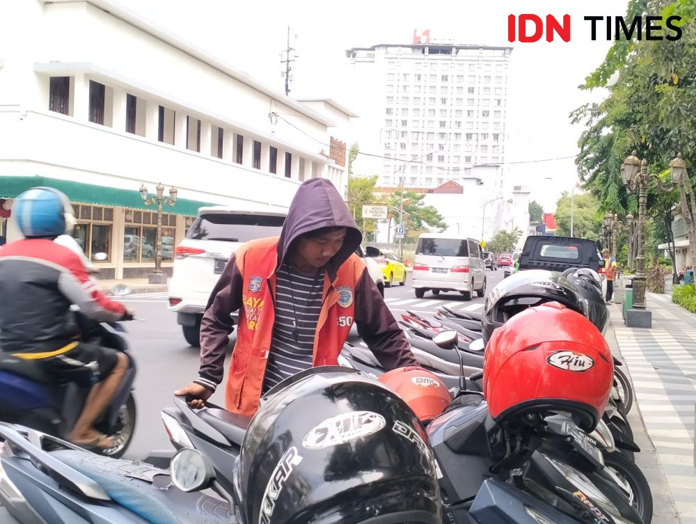 Alasan Jukir Tunjungan Surabaya Tolak Pembayaran Parkir Pakai QRIS