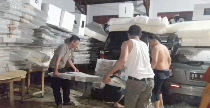 Banjir, 168 Kotak Suara Pemilu di Gedung Logistik KPU Selayar Rusak