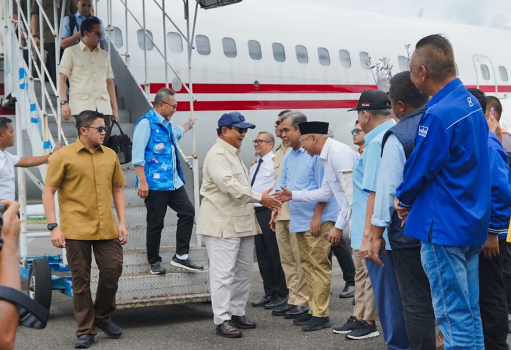 Potret Prabowo Subianto Kampanye di Lampung, Peluk Anak Kecil