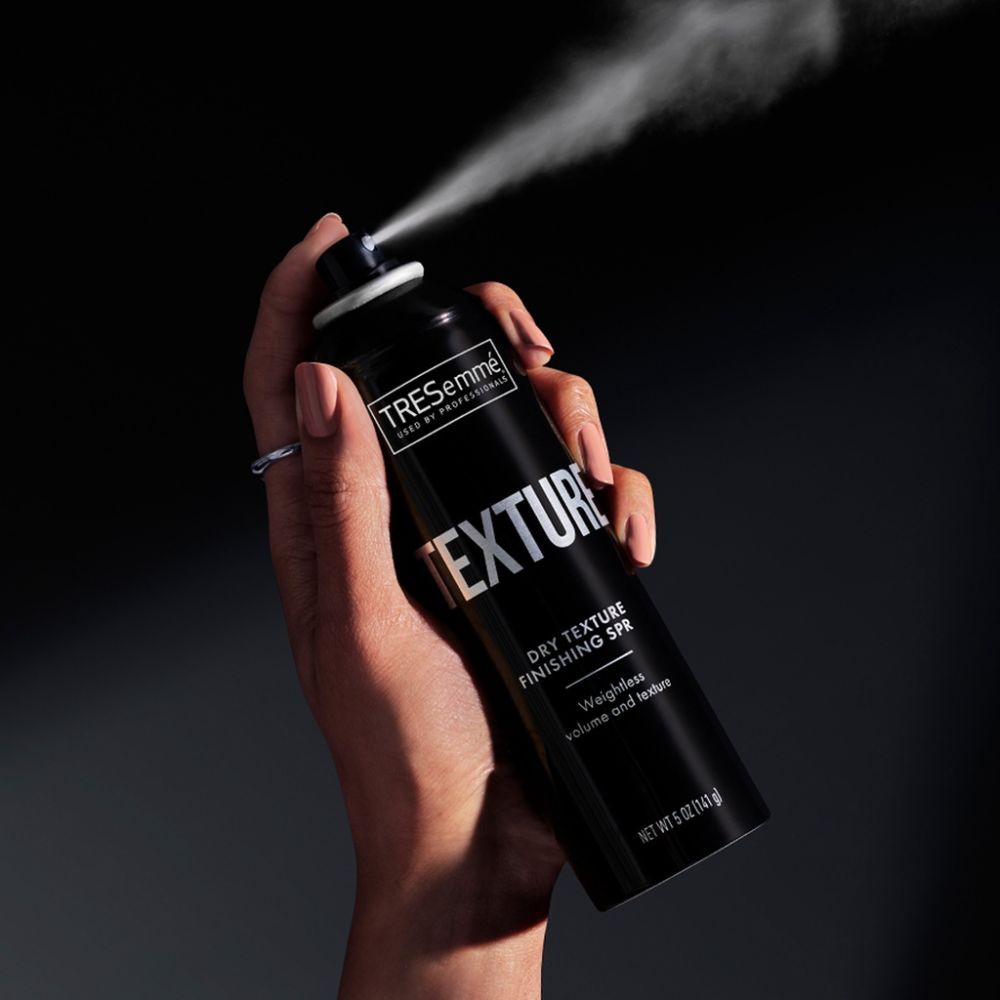 8 Rekomendasi Hairspray Curly yang Tahan Lama, Rambut Badai!