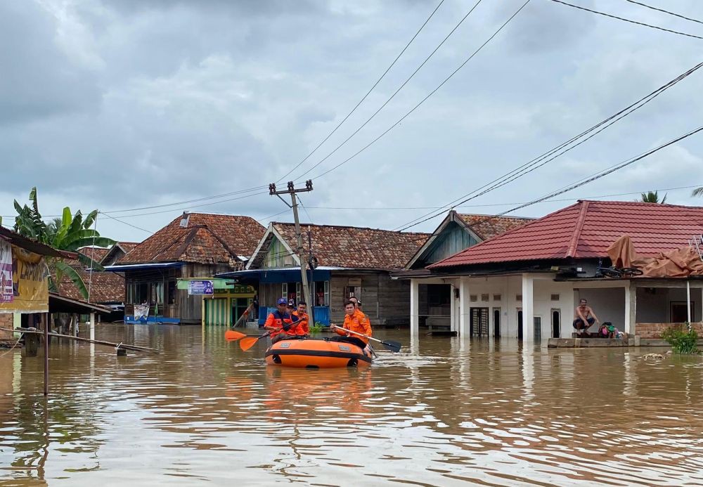 Banyak Warga Bertahan di Rumah Saat Banjir Besar di Muratara 