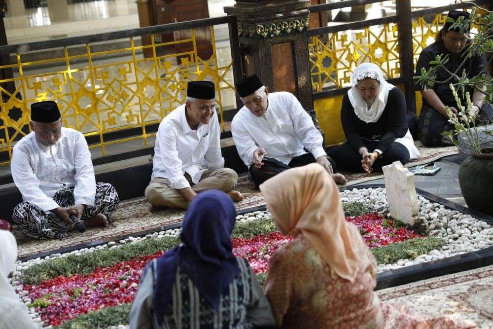 Ganjar Ziarah Ke Makam Gus Dur: Saya Ingat Perjuangannya