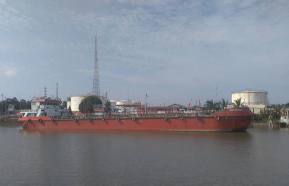 Kapal Mini Tanker Mitra Pertamina Tabrak Jembatan Kaca di Riau