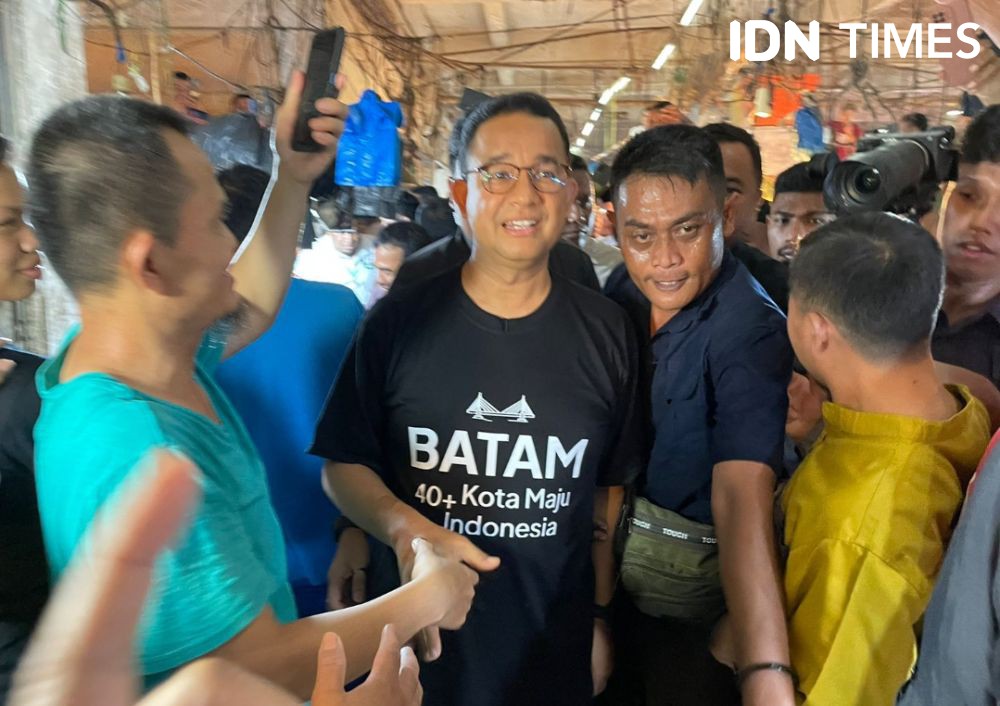 Hadir ke Pasar Batam, Anies Baswedan Disambut Teriakan Prabowo-Ganjar