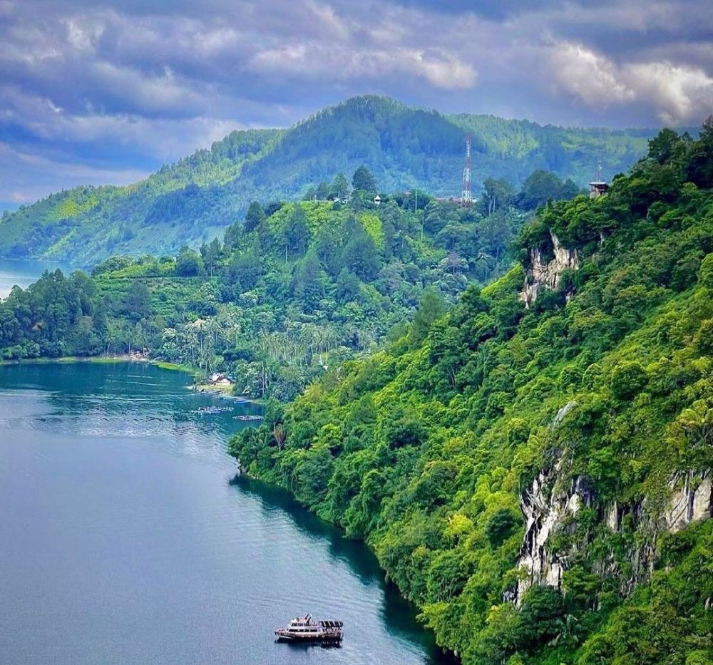 5 Fakta Unik Batu Gantung Di Danau Toba, Ini Mitosnya