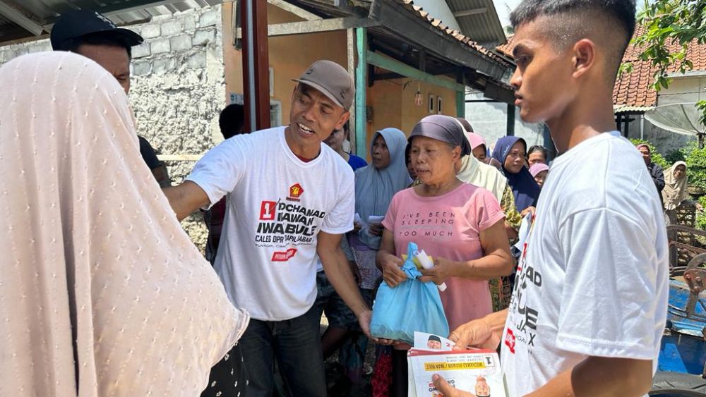 Relawan Prabowo dan Iwan Bule di Jabar Bergerak Bagikan Sembako