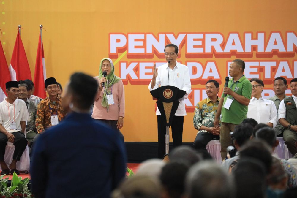 Jokowi Beri BLT 1.360 Petani Jateng: Sawah Puso saat Banjir Tahun 2023