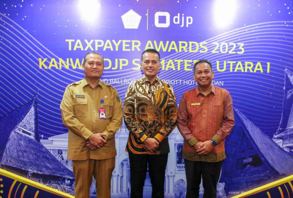 Ijeck Menerima Penghargaan Taxpayer Awards Kanwil DJP Sumut