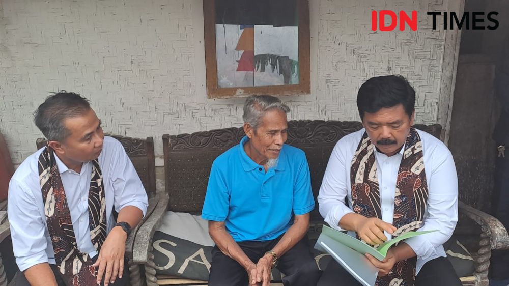Pj Gubernur Jabar Bey Machmudin Nyoblos di Kota Bandung