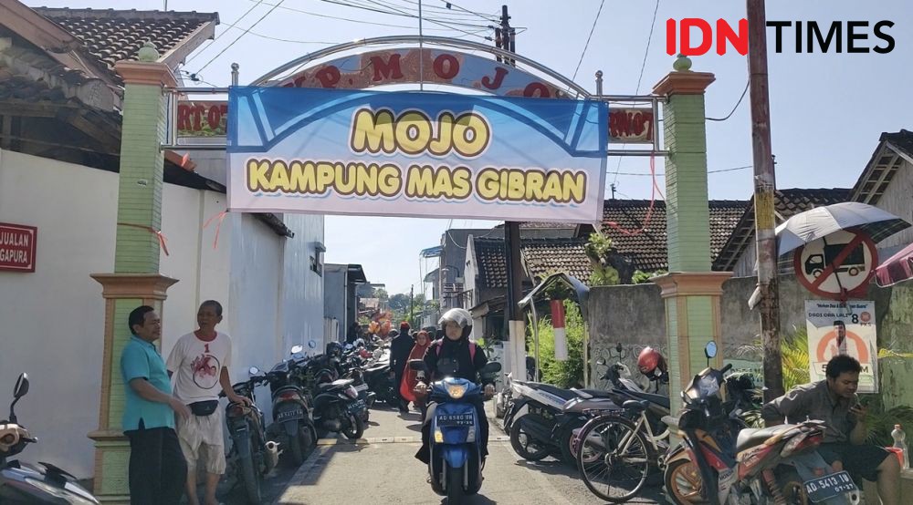 Kampung Mojo Solo Jadi Kampung Gibran, Bagi-bagi Sayur Gratis