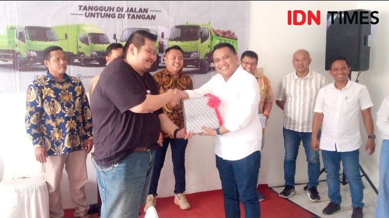 Reopening Dealer Hino Cabang Banjanegara Bertabur Door Prize  