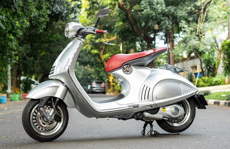 Скутер Dior x Vespa 946