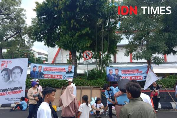 Spanduk Jokowi Nempel Prabowo-Gibran Bertebaran Di Semarang